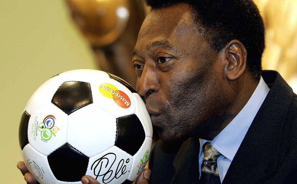 Santos le rinde homenaje a Pelé