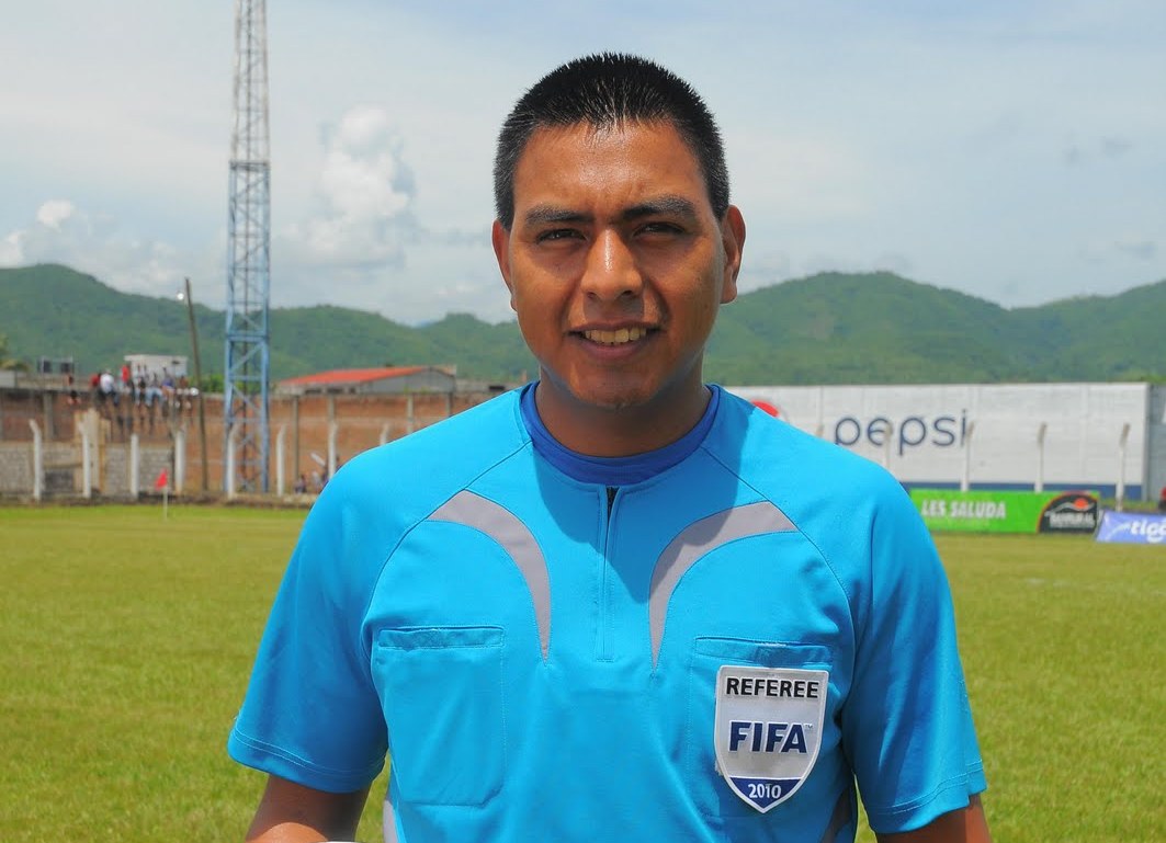 árbitros guatemaltecos honduras jamaica
