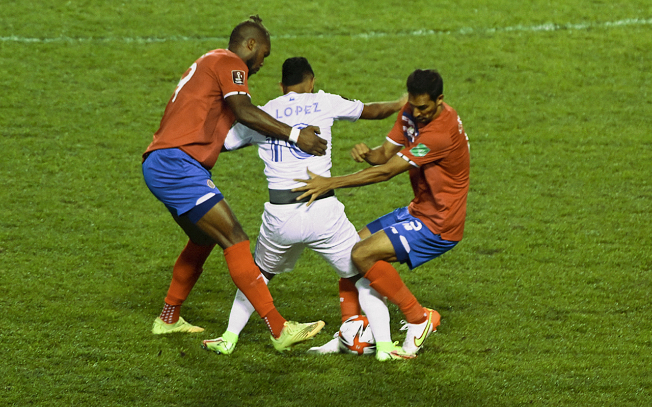 Costa Rica vs Honduras, un duelo definitivo para no perder la ilusión