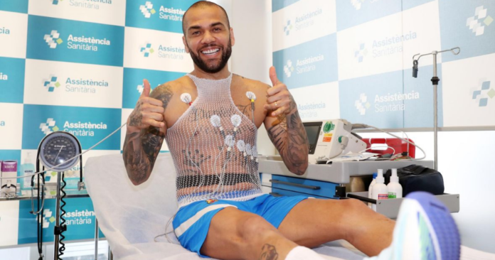 Dani Alves pasa pruebas médicas con el Barcelona. Foto Barcelona.