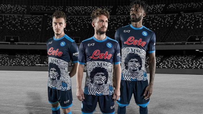 El Napoli jugará sus tres próximos partidos de la Serie A con camisetas con la imagen de Diego Maradona,