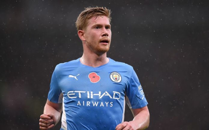 Kevin De Bruyne será baja por 10 días en el Manchester City al dar positivo por la Covid-19.