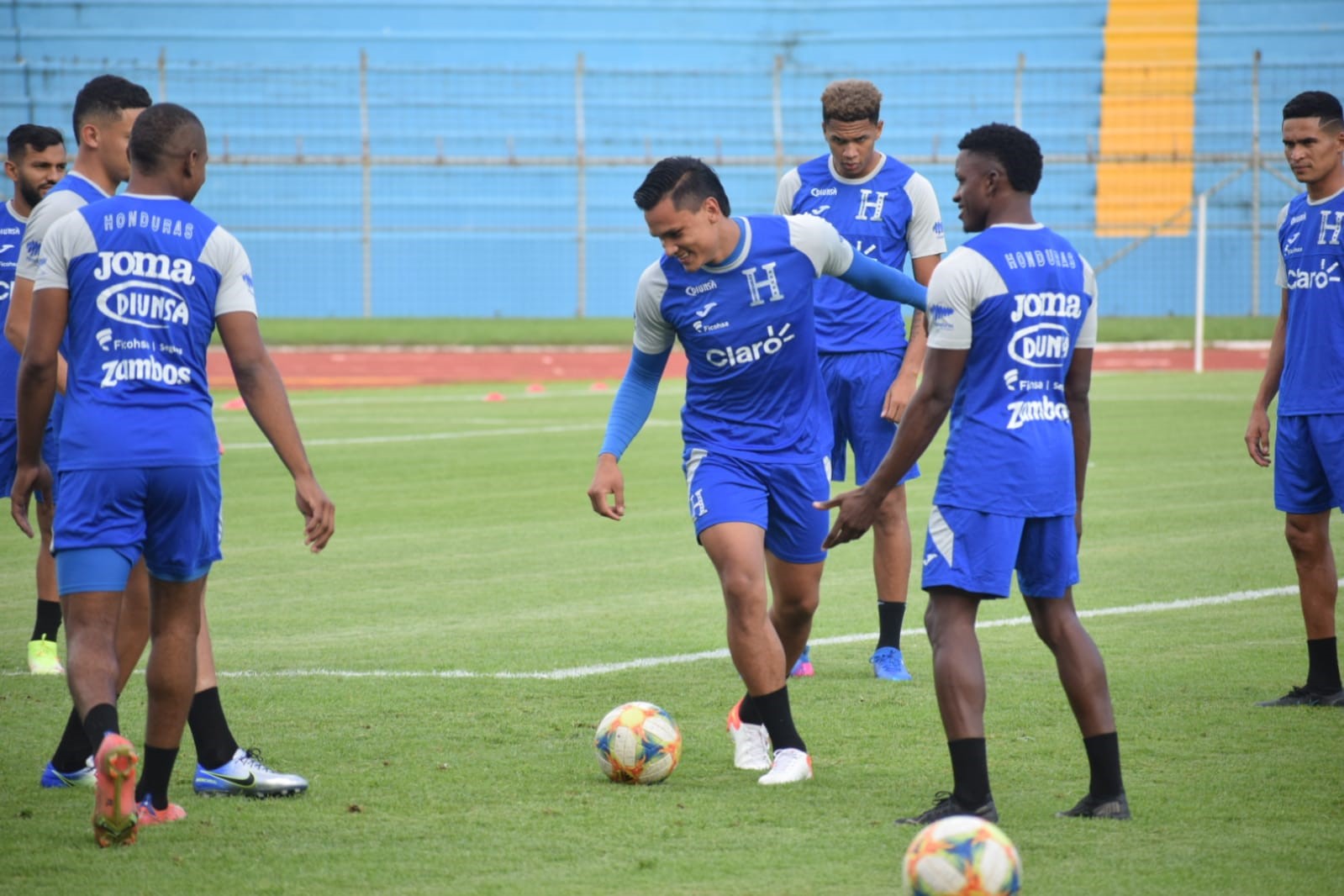 Selección de Honduras realiza segundo entrenamiento en el Olímpico