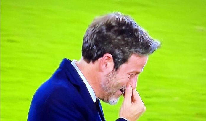 Christiansen Entrenador de Panamá llorando