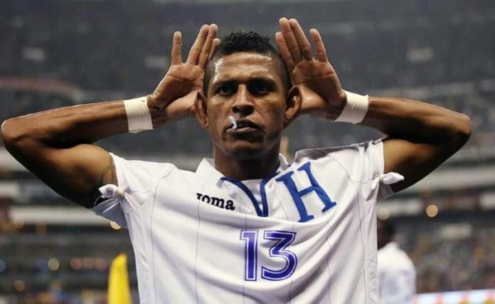 Tuiteros FC presentaron a Carlo Costly.