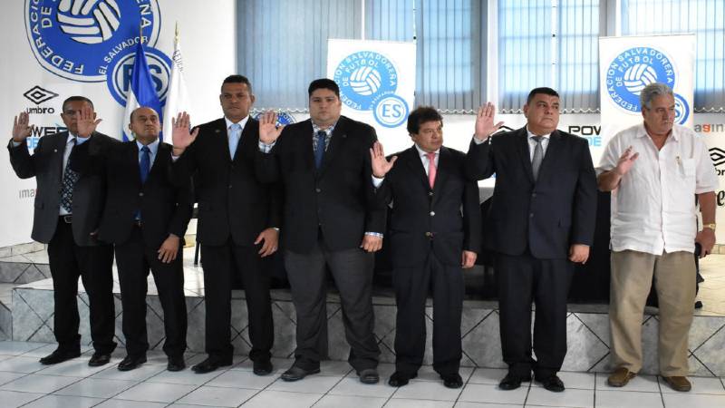 Los actuales dirigentes del fútbol salvadoreño.