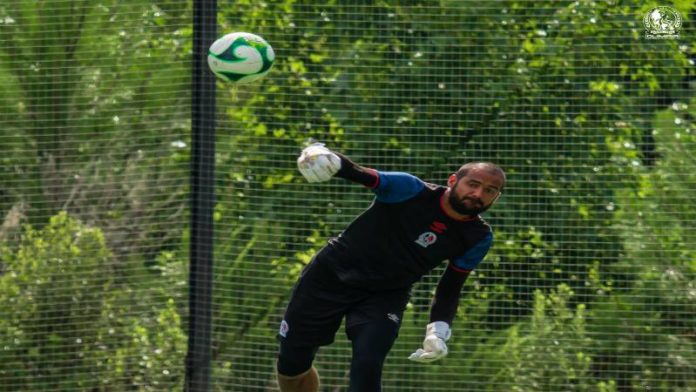 Edrick Menjívar trabaja para ser titular en la Selección.