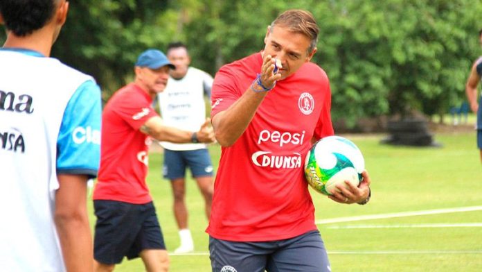 Hernán Medina, técnico de Motagua.