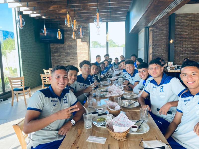 Selección hondureña ya está en Guatemala.
