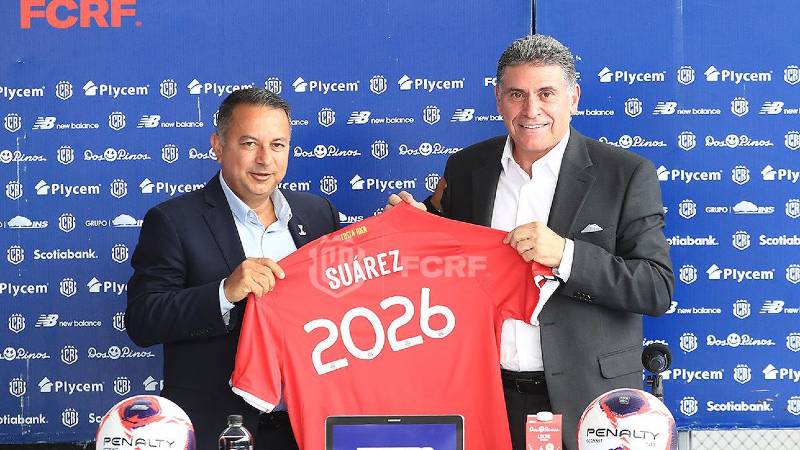 Costa Rica asegura a Luis Fernando Suárez hasta el 2026.