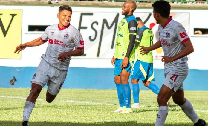 Brayan Moya anotó para Olimpia.