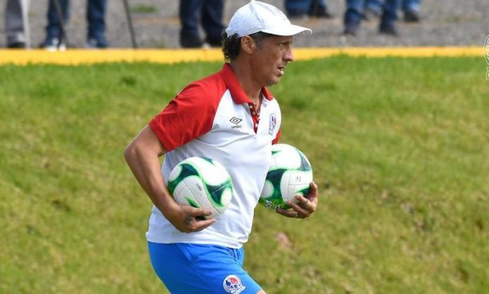 Pedro Troglio, técnico de Olimpia.