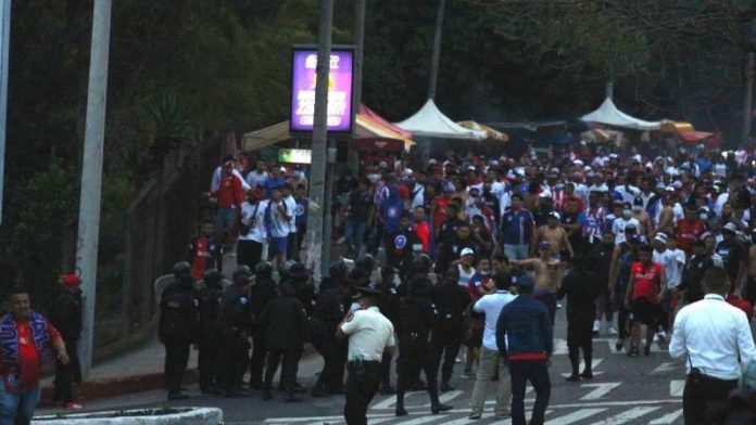 Dos partidos de suspensión para Municipal.