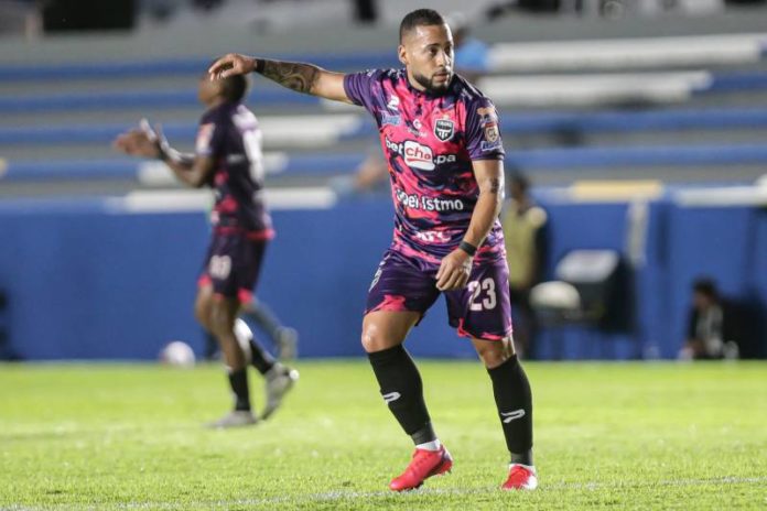 Ernesto Sinclair anotó el único gol del Tauro.