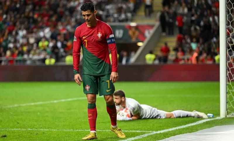 Cristiano es atacado luego del partido que perdieron ante España.
