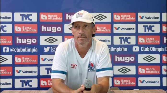 Pedro Troglio, técnico de Olimpia.