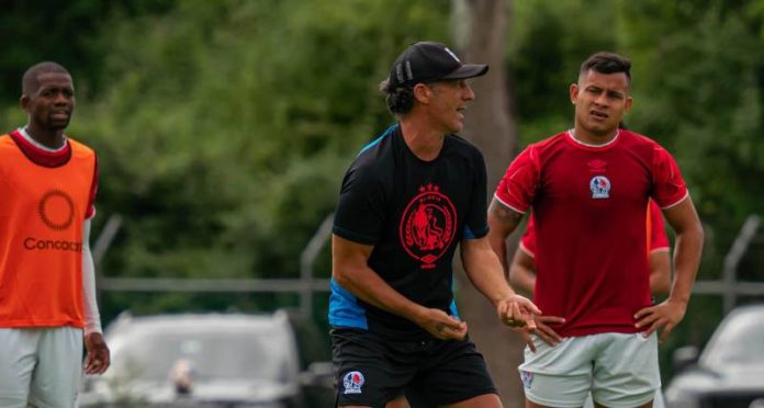 Pedro Troglio, técnico de Olimpia.