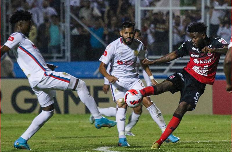 Olimpia aprovechó los primeros 15 minutos de presión.