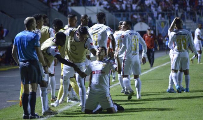 Olimpia pegó primero en la final de Concacaf.