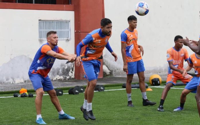 Lobos de la UNFM sueña con liguilla.