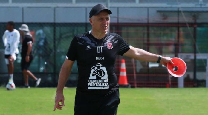 Fabián Coito, técnico del Alajuela.