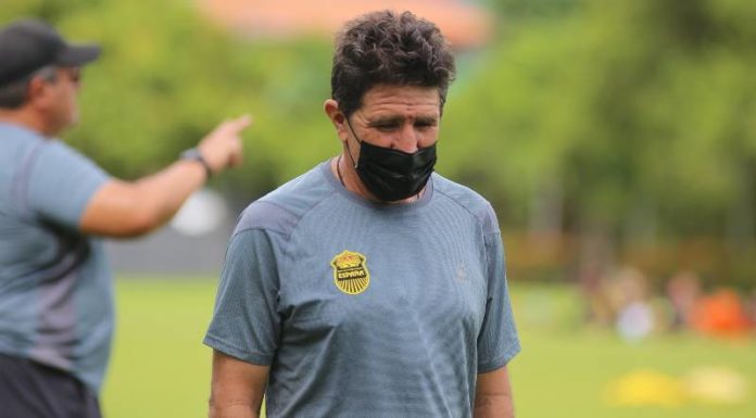 Héctor Vargas, técnico del Real España.