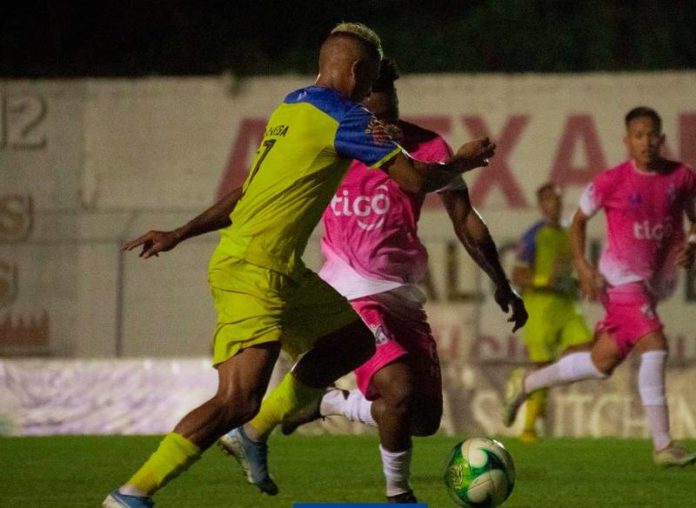 Honduras Progreso y Victoria empataron 2-2 en un electrizante partido.