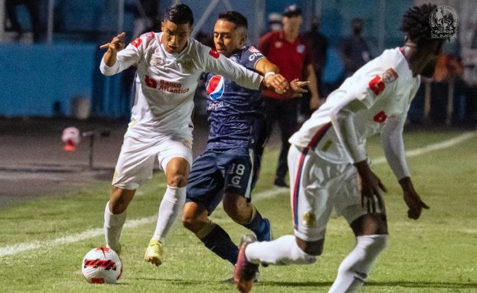 Michaell Chirinos, delantero de Olimpia.