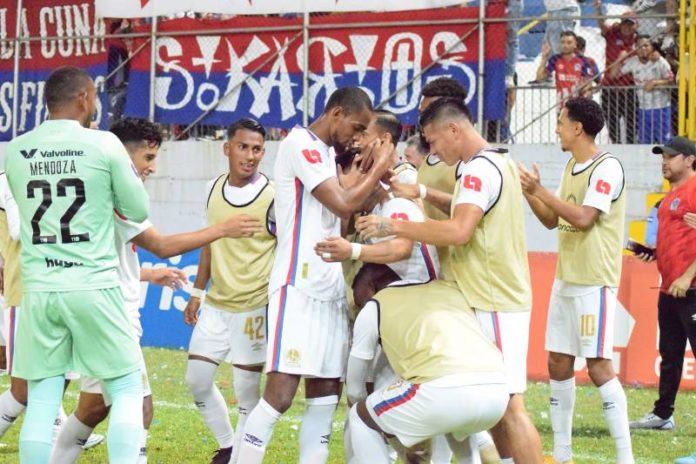 Olimpia pasa a liderar el torneo de Apertura.