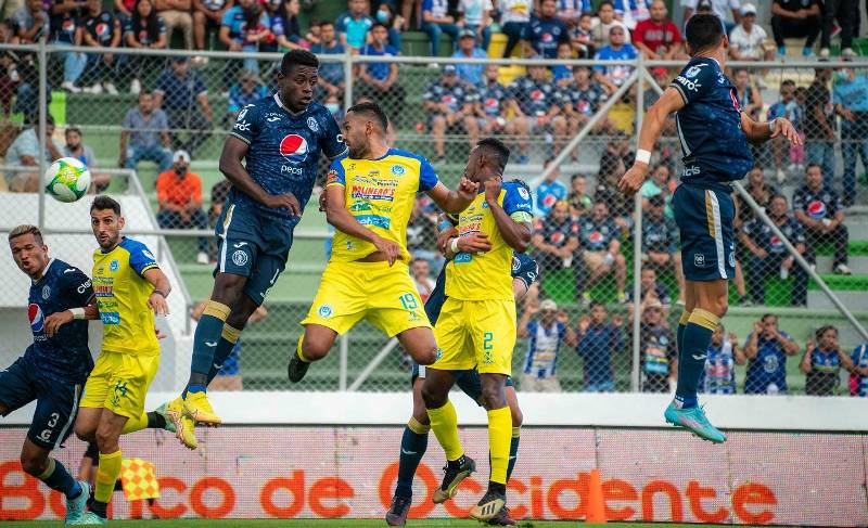 Motagua le ganó 2-1 al Victoria en Comayagua.