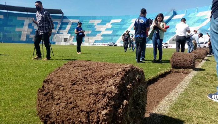 Continúan los trabajos en el estadio "Chelato Uclés".