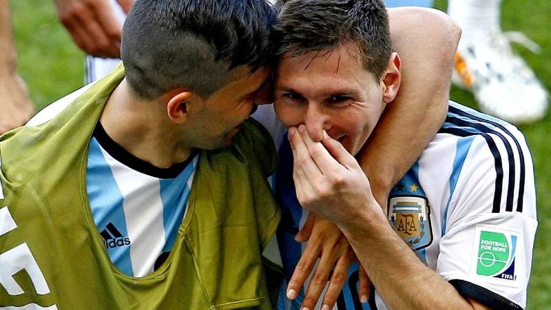 Messi y Agüero dormirán juntos.