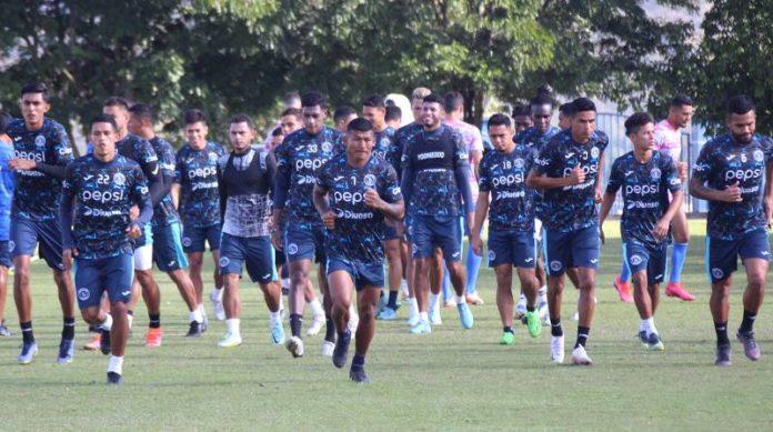 El plantel de jugadores de Motagua.