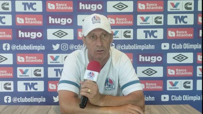 Pedro Troglio, técnico del Olimpia.