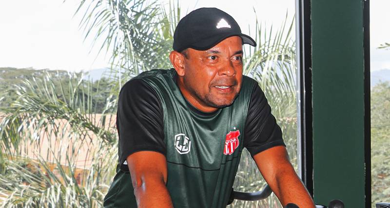 Raúl Cáceres, técnico del Vida.