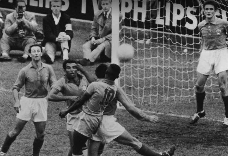 Pelé se encargó de inmortalizar el número 10 para el jugador más destacado de un equipo.