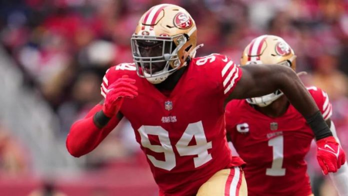 Charles Omenihu, de los San Francisco 49ers fue arrestado bajo sospecha de violencia doméstica.