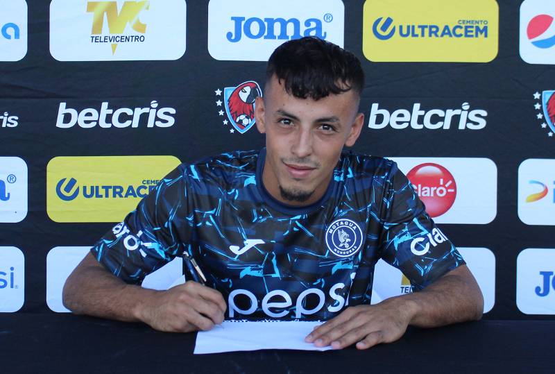 "Pin" Gutiérrez firmó su contrato.