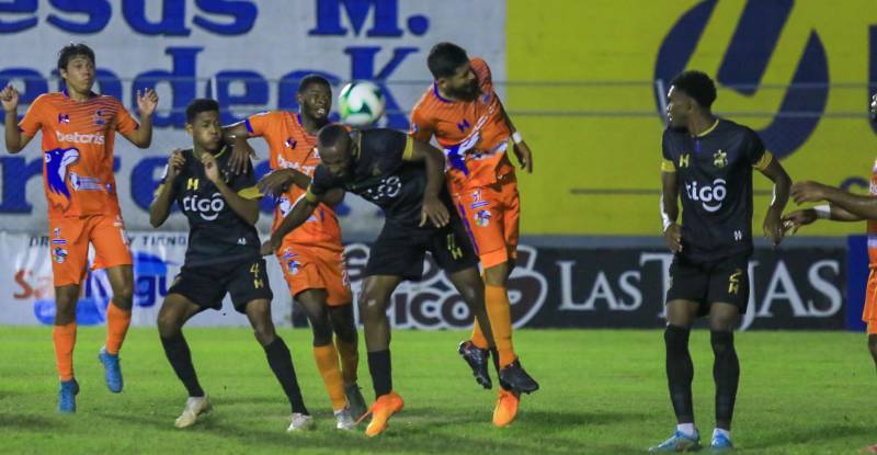 Lobos UPNFM visitó el estadio Humberto Michelleti y se llevó el triunfo 2-0 sobre el Honduras Progreso.