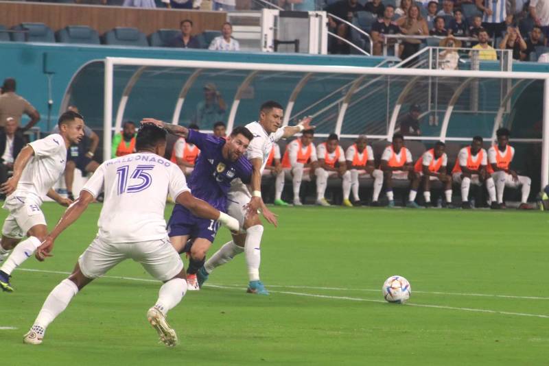 Diego Vázquez definió su trabajo con la Selección Nacional con un 8, pues recordó que entre las derrotas está el 3-0 ante la Argentina de Lionel Messi.
