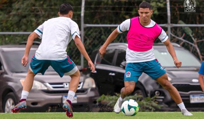 El delantero del Olimpia Kevin López habló en conferencia de prensa y confió lo que le pide el técnico Pedro Troglio.