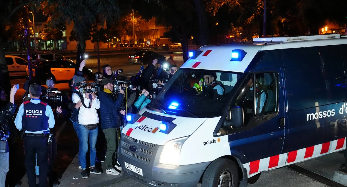 La policía de Cataluña "engañó" a Dani Alves para que se presentará voluntariamente a declarar sobre las acusaciones de abuso sexual.