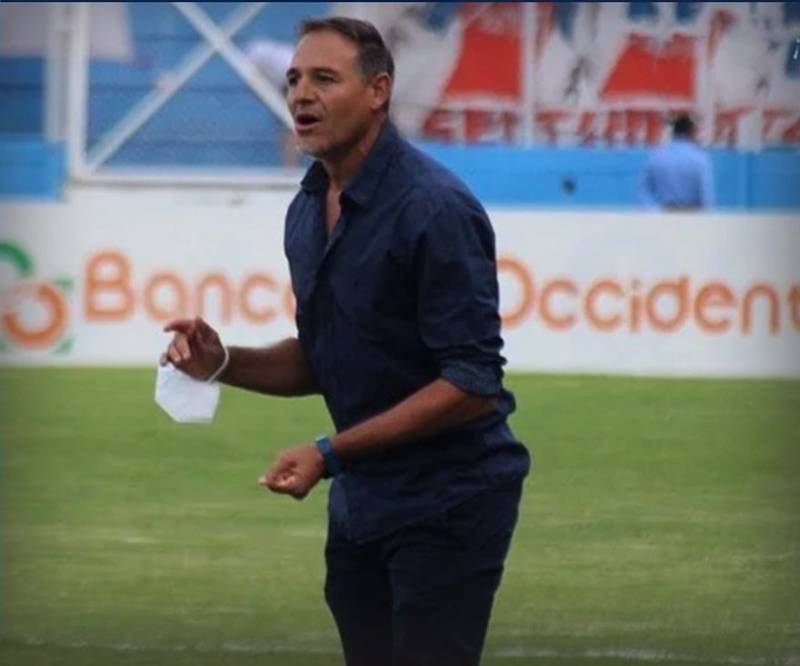 El último partido que dirigió "La Tota" Medina fue el de vuelta de la final contra Olimpia en La Ceiba.