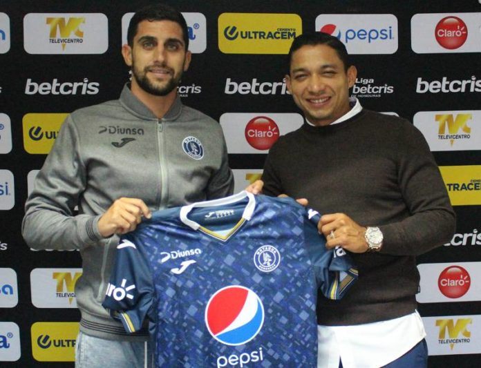 Lucas Campana se presentó a Motagua.