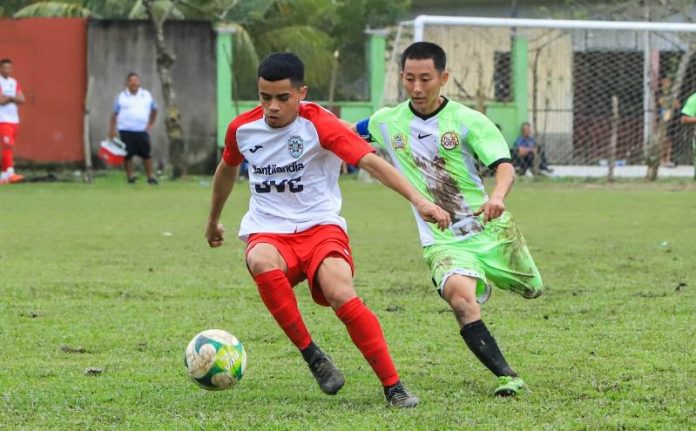 El japonés Shian Fujiyama participó en el encuentro benéfico entre la selección de Mezapa contra el Marathón. Los verdes triunfaron 3-1.