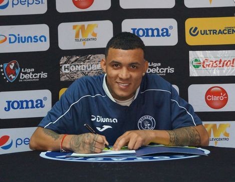 El colombiano Miguel Ángel Asprilla firma contrato con Motagua para los torneos de Clausura y Apertura 2023.