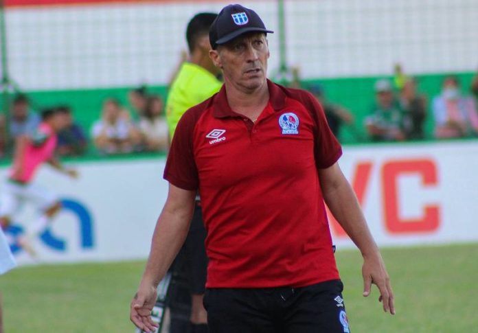 El técnico del Olimpia, Pedro Troglio, había aconsejado a Edwin Rodríguez que no se rindiera en el fútbol griego.