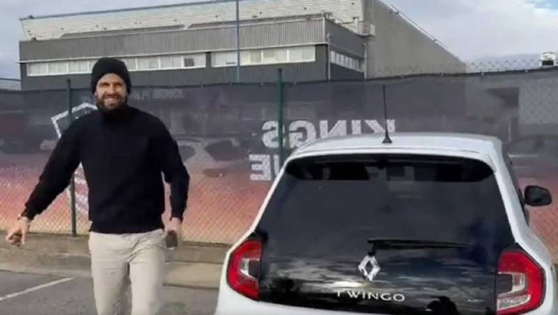 En repuesta a los dardos enviados por Shakira, el ex defensa del Barcelona ahora se transporta en un vehículo Twingo..