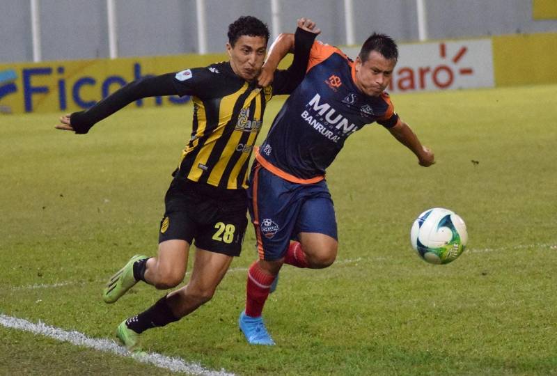 Carlos Mejía, defensa del Real España.