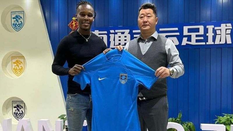 El delantero Rubilio Castillo fue presentado por el equipo chino Nantong Zhiyung FC.
